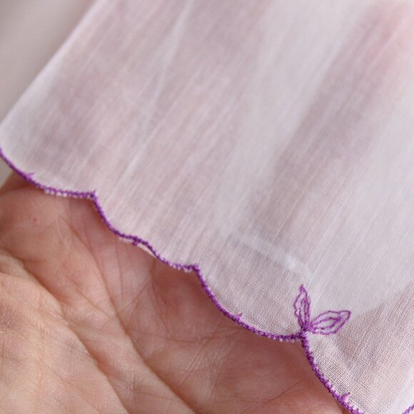 Vintage Handkerchief, Purple Flower Embroidery on White Cotton Hankie - Picture 7 of 10
